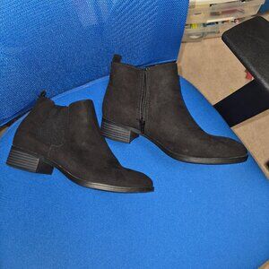 White Mountain W33426 Ankle Gabby Bootie Womens Size 9 1/2 M Black Side Zip
